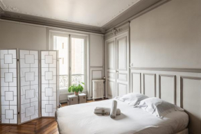 Large Haussmannian T4 in the heart of Paris - Welkeys